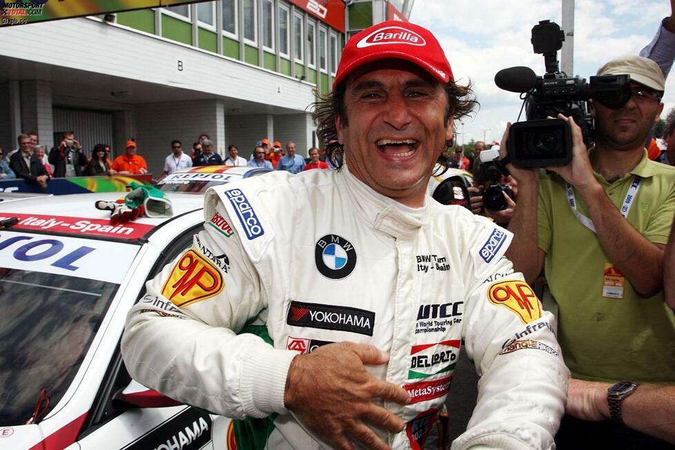 So freut sich ein Fahrer, der gerade seine erste und einzige Pole-Position erzielt hat. In Brünn fährt Alessandro Zanardi der Konkurrenz im Qualifying auf und davon. Dort siegt er auch 2008 und 2009, nachdem er 2006 auch schon in Istanbul gewonnen hat.