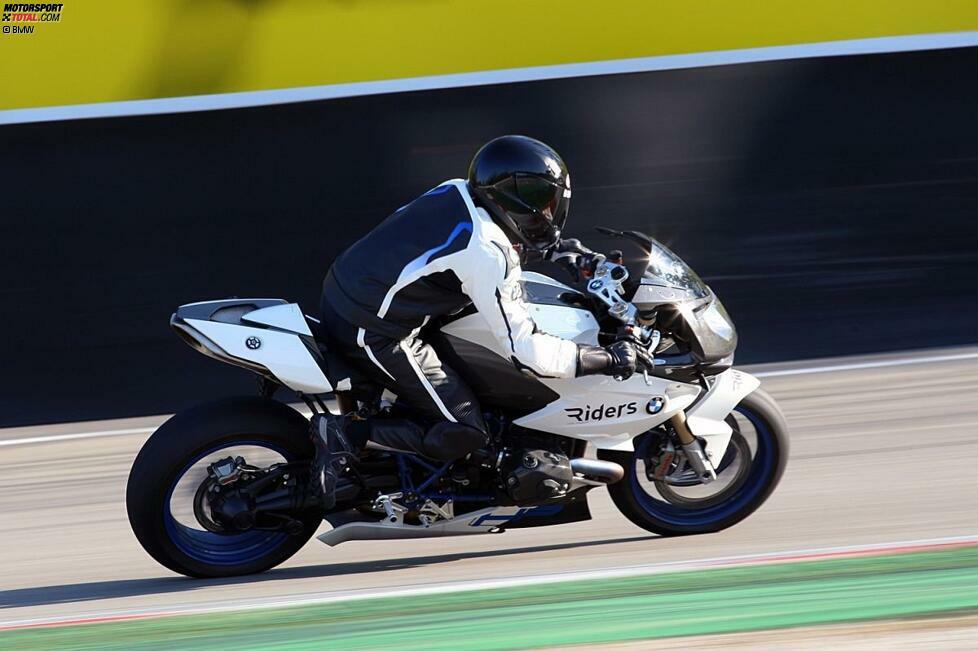 Seine Prothesen legt Alessandro Zanardi während seiner Motorrad-Fahrt auf spezielle Halterungen. So kann er die Erfahrung vollkommen genießen.