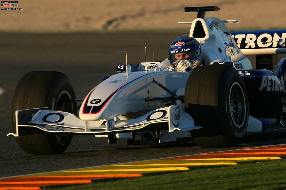 Sieben Jahre nach seinem letzten Formel-1-Rennen in Suzuka bewegt Alessandro Zanardi wieder ein Formel-1-Fahrzeug um einen Rennkurs. Er genießt diese Ausfahrt sehr.