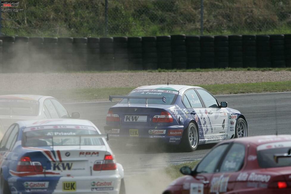 August 2005: Alessandro Zanardi gewinnt den Start zum Tourenwagen-WM-Lauf in der Motorsport-Arena. Er profitiert von der umgekehrten Startaufstellung im zweiten Rennen und münzt seine Pole-Position in die frühe Führung um. Er kontrolliert das Rennen.