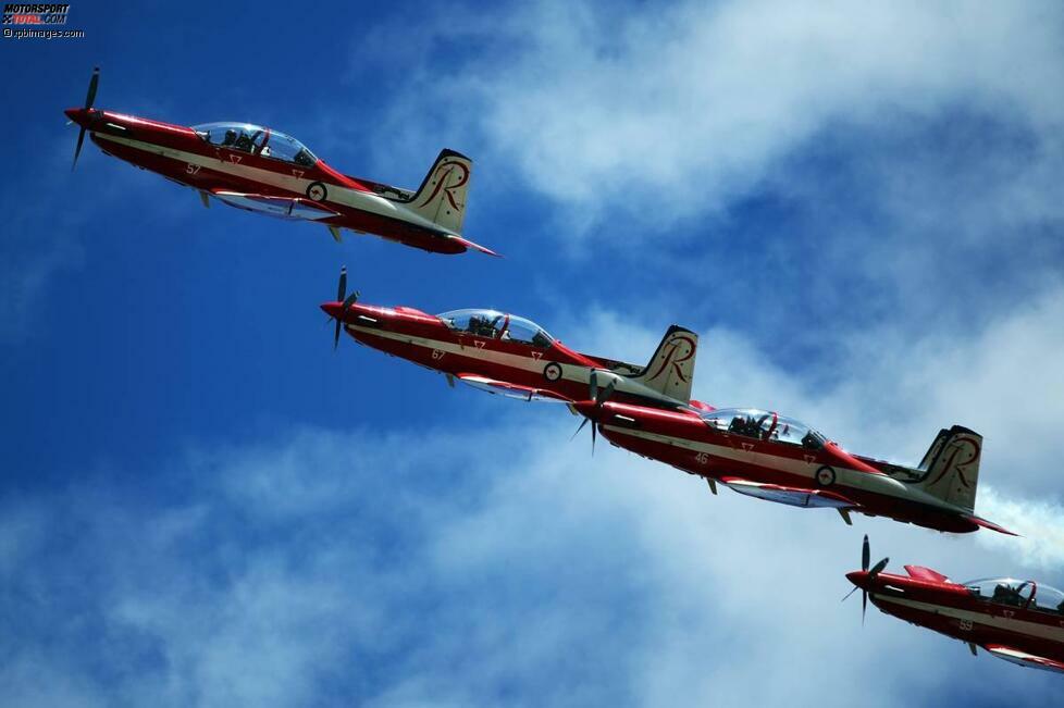 Auch wenn die Airline Qantas nicht mehr Hauptsponsor des Grand Prix ist: Die australische Fliegerstaffel darf vor dem Start in Melbourne traditionell nicht fehlen.