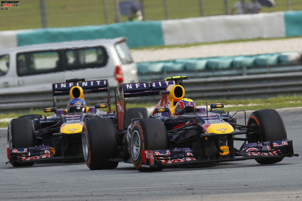 Denn Sebastian Vettel machte ernst, zog immer wieder neben Mark Webber. Teamchef Christian Horner intervenierte noch via Funk: 