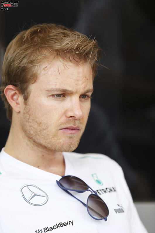 Nico Rosberg, abseits der Kameras, schluckte seinen Ärger hinunter, hatte seinem Team aber noch am Funk eine Botschaft mit auf den Weg gegeben: 