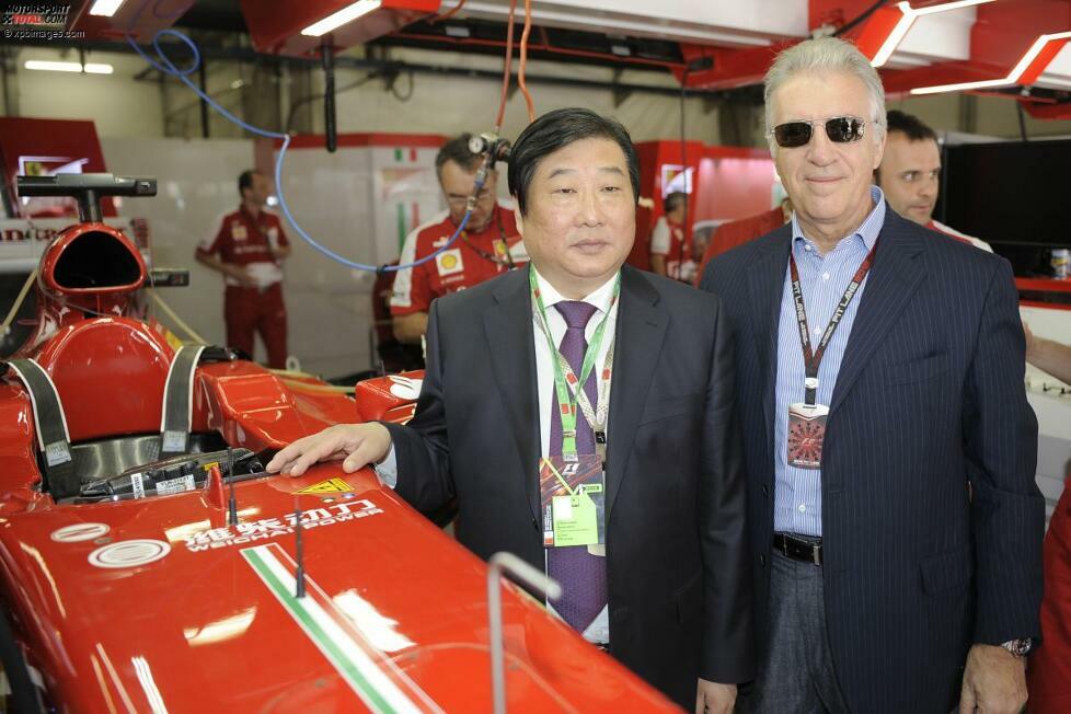 Nicht Weichei, sondern Weichai Power heißt ein wichtiger chinesischer Sponsor des Ferrari-Teams. Anlässlich der Vertragsunterschrift lässt es sich nicht einmal Piero Ferrari höchstpersönlich nehmen, nach China zu fliegen.