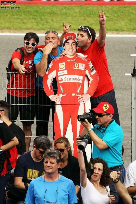 Trotzdem stand Ferrari am vergangenen Wochenende von Anfang an im Mittelpunkt - und zwar dank Lokalmatador Fernando Alonso, der von den spanischen Fans schon während des Pitwalks am Donnerstag frenetisch gefeiert wurde.