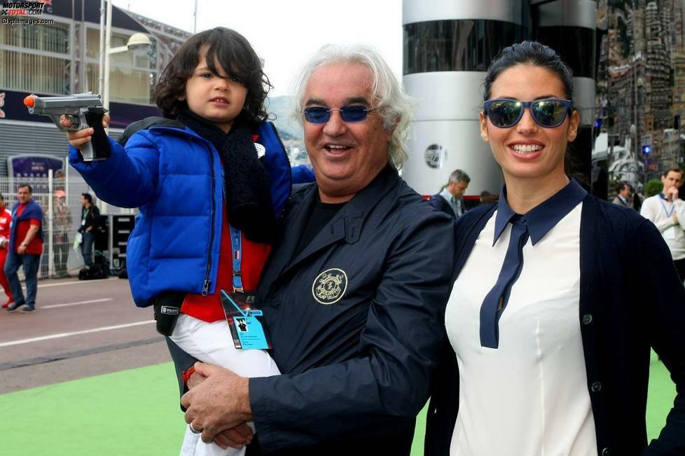 Seine Paddock-Sperre ist aufgehoben: Flavio Briatore, der Weltmeistermacher von Michael Schumacher und Fernando Alonso, mit Elisabetta Gregoraci und Sohnemann Falco. Eine glückliche Familie.