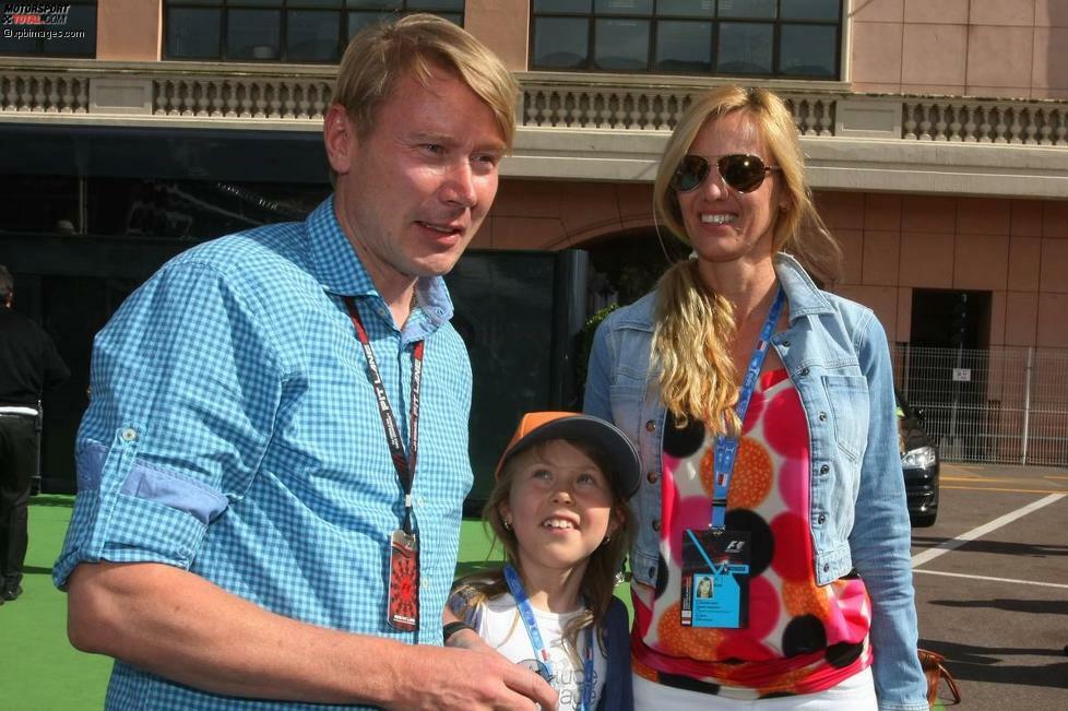 Ex-Weltmeister Mika Häkkinen mit Lebensgefährtin Marketa Remesova und Töchterchen Aina Julia.