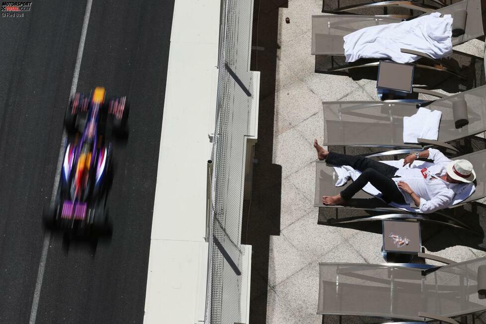 Formel 1 in Monte Carlo, das ist vor allem Party, Party, Party. Und verkatert auf der Hotelterrasse liegen, wenn am nächsten Morgen diese lästigen Rennautos ihre Motoren aufheulen lassen...