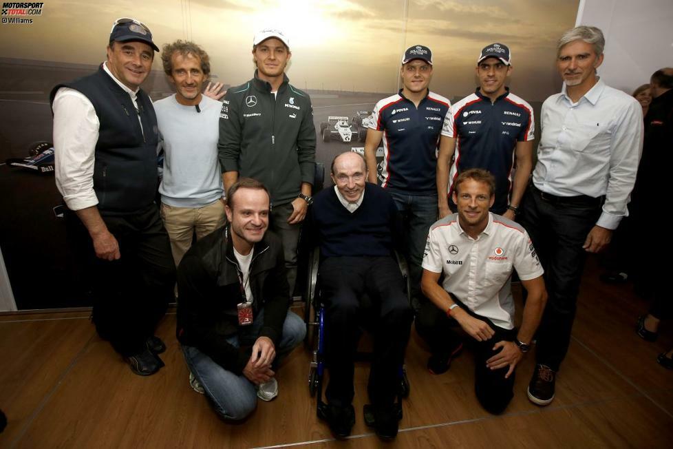 Und zum Gratulieren kamen natürlich alle in Silverstone anwesenden Fahrer, die je für Sir Frank gefahren sind. Von links nach rechts: Nigel Mansell (Weltmeister 1992 auf Williams), Alain Prost (Weltmeister 1993), Rubens Barrichello, Nico Rosberg, Frank Williams himself, Valtteri Bottas, Jenson Button, Pastor Maldonado und Damon Hill (Weltmeister 1996).