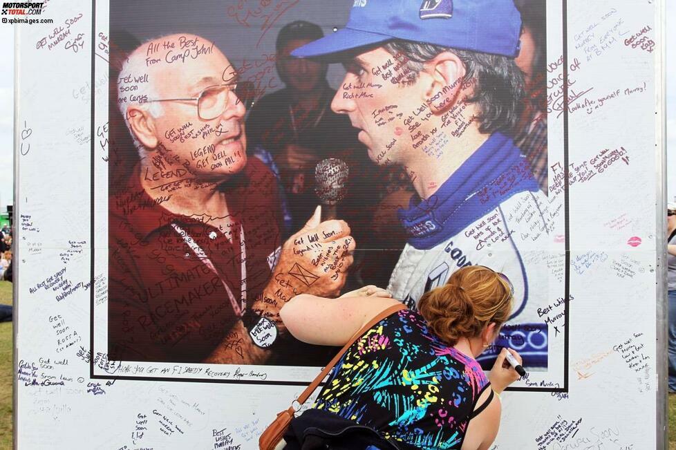 Ein anderer fehlte dafür am Silverstone-Wochenende: Reporterlegende Murray Walker leidet an Lymphknotenkrebs und muss sich momentan einer Chemotherapie unterziehen. Die Fans wünschen dafür alles Gute. Walker ist sowieso unbesorgt: 