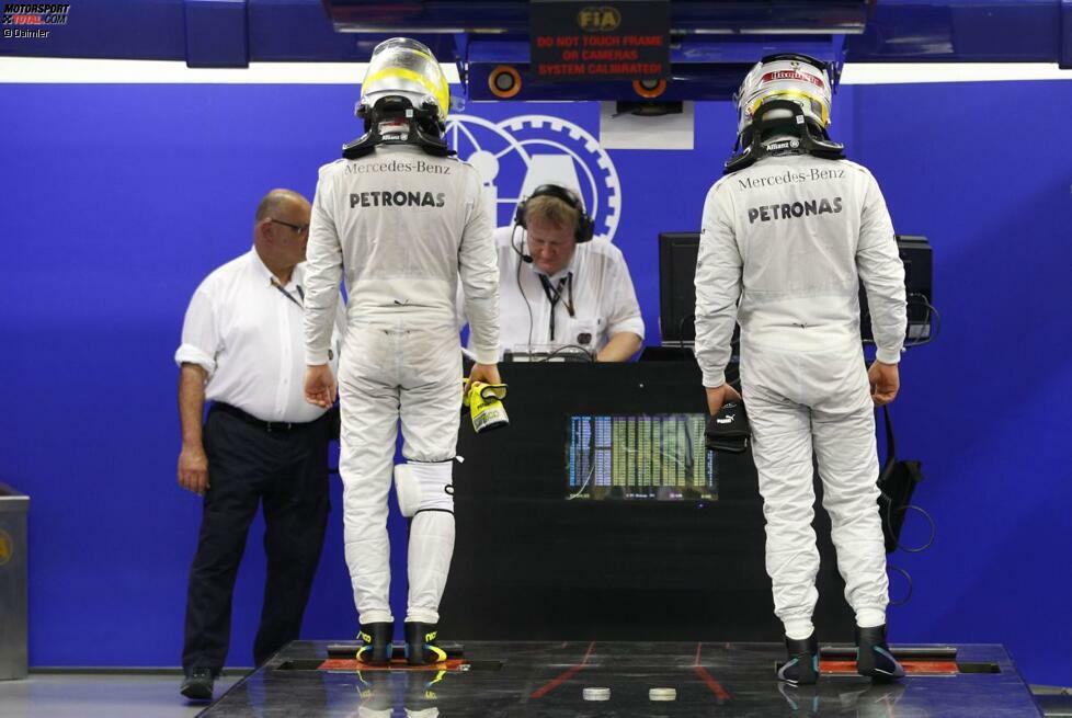 Und stiehlt seinem Teamkollegen die Show. Spätestens auf der FIA-Waage nach dem Qualifying muss Lewis Hamilton dämmern, dass Rosberg an diesem Wochenende schwer zu schlagen sein wird.