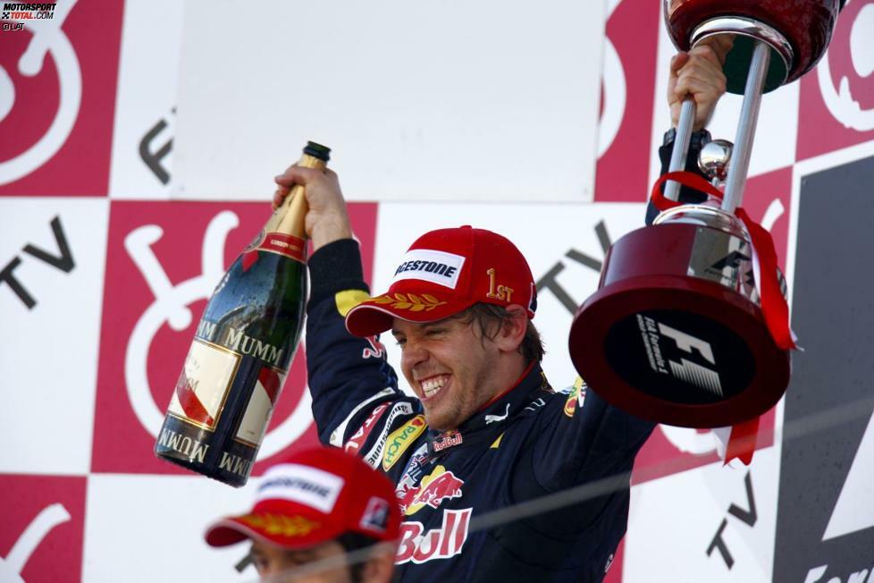 Sebastian Vettel (Chancen: *****):
Sebastian Vettel und Suzuka, das ist eine einmalige Liebesgeschichte: Im BMW-Sauber fuhr er schon 2006 zumindest am Freitag auf dieser Strecke, und seit er 2009 mit Red Bull auch im Rennen debütierte, ist er in Suzuka eine Klasse für sich. Vettel stand noch bei jedem Antreten auf seinem Lieblingskurs auf Pole-Position und konnte nur einmal (2011) nicht gewinnen. In jener Saison durfte er sich aber als Dritter mit dem vorzeitig gewonnenen WM-Titel trösten. Dass er nach den dominanten Leistungen in Singapur und Südkorea diesmal unter normalen Umständen kaum zu schlagen sein wird, ist einhelliger Fahrerlager-Konsens.