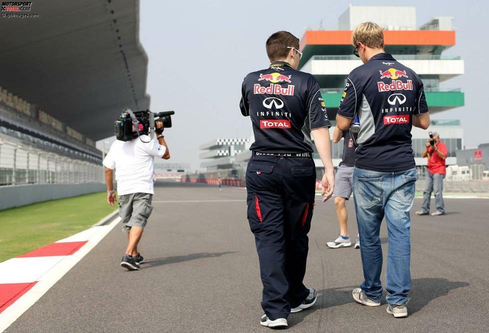 Sebastian Vettel (Chancen: *****): Fünf Sterne, na klar! Das einzige Argument, das man gegen den (bald) viermaligen Weltmeister anführen könnte, ist, dass jede Serie irgendwann reißt - und Sebastian Vettel hat schon fünf Siege hintereinander auf dem Konto. Auto, Fahrer, Team - da passt momentan alles. Die einzige (nicht ganz ernst gemeinte) Hoffnung der Konkurrenz: dass Vettel absichtlich patzt, um den WM-Titel im luxuriösen Abu Dhabi statt in Indien feiern zu können.