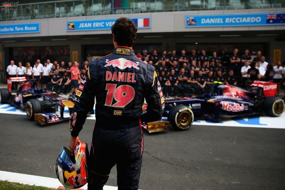 Langsam heißt es Abschied nehmen für Daniel Ricciardo: Der Australier verlässt Toro Rosso am Saisonende und knipst daher noch fleißig Erinnerungsfotos.