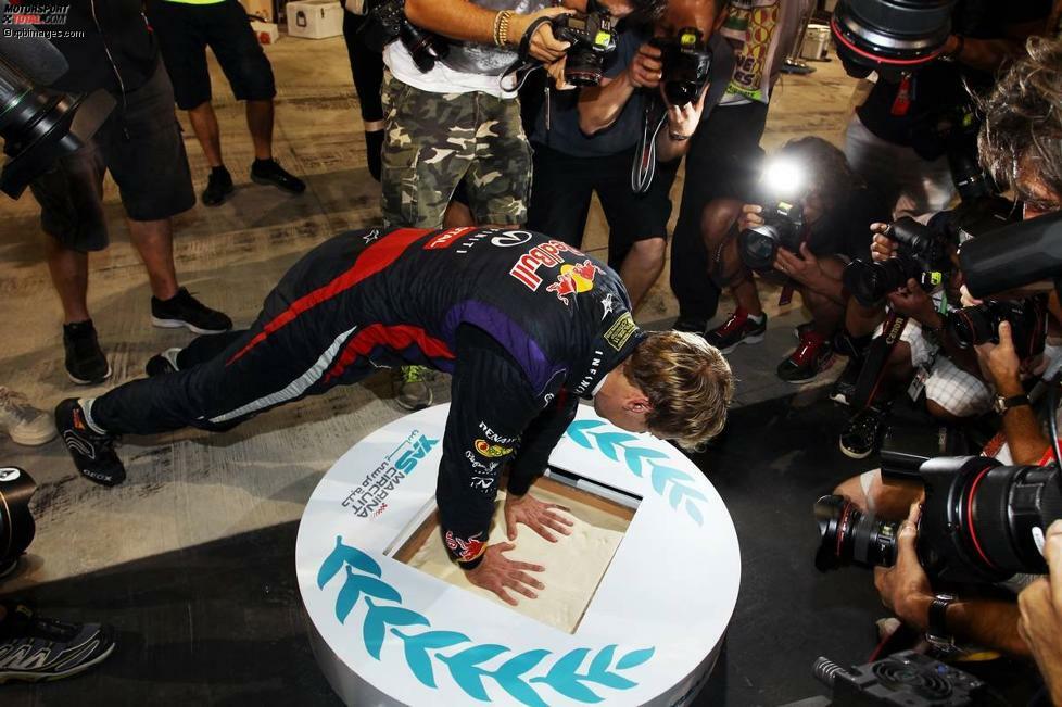 Und der Sieger, das war auch diesmal wieder Sebastian Vettel - zum siebten Mal hintereinander. Nach dem Rennen wurden seine Handabdrücke in Beton verewigt.