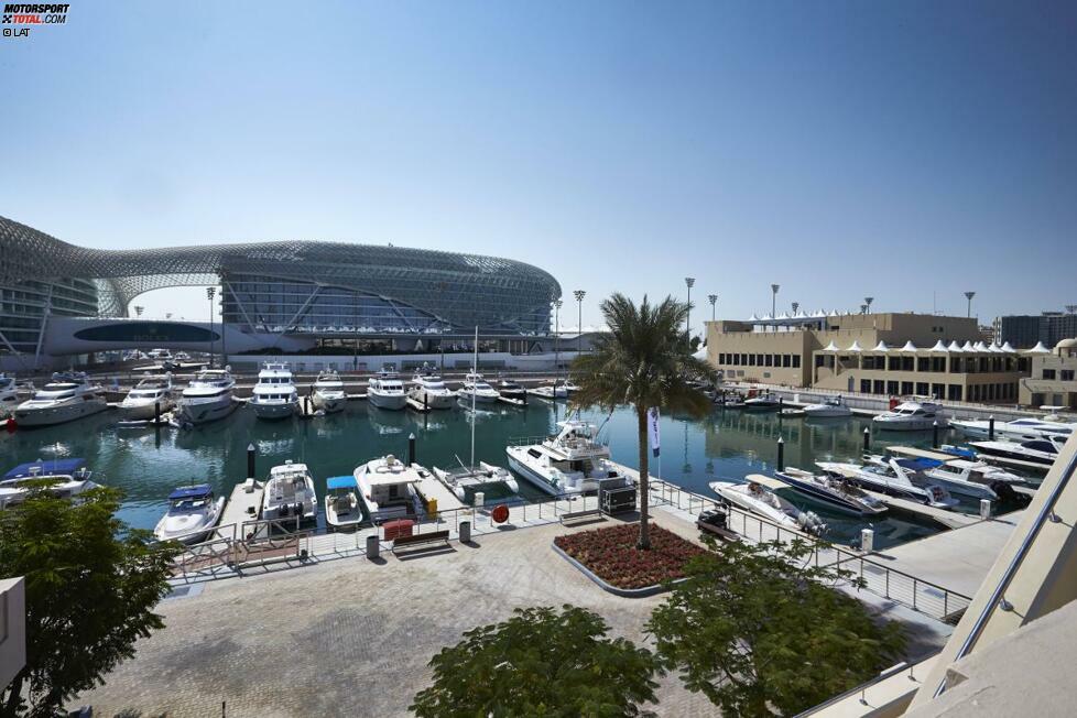Willkommen in Abu Dhabi, zum unglaublichsten, reichsten, ja fast surrealsten Grand Prix des Jahres. Die Yas-Insel, auf der die Strecke liegt, hat vor ein paar Jahren noch gar nicht existiert. Solange das Erdöl sprudelt, ist Geld in den Vereinigten Arabischen Emiraten kein Thema.