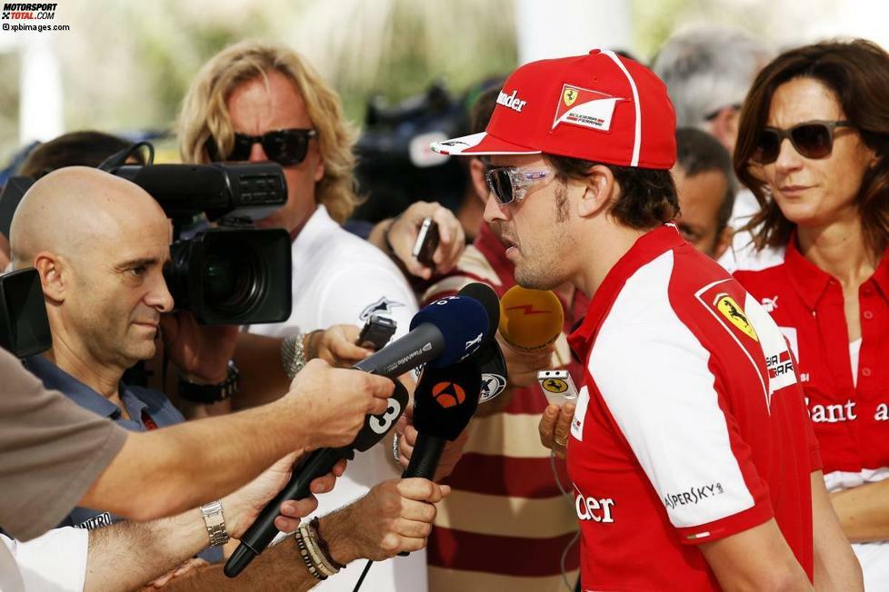 Fernando Alonso (Chancen: ***): Eigentlich gibt es kaum einen Grund, der dafür spricht, Alonso nach der fast schon peinlichen Schlappe von Indien zu den großen Favoriten zu zählen. Aber einen Alonso muss man eben immer auf der Rechnung haben, und wenn er irgendwo in den ersten drei Startreihen steht, kann er nach der ersten Kurve auch gut und gerne führen. In Abu Dhabi vielleicht nicht ganz so leicht wie sonst, weil der Weg bis dorthin sehr kurz ist.