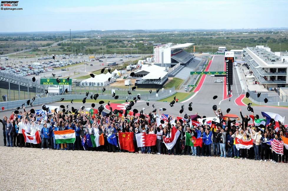 Suchbild: Finden Sie den Adrian Newey von morgen! Bernie Ecclestone höchstpersönlich kürte am Circuit of The Americas die neuen Weltmeister des Jungingenieurs-Wettbewerbs 