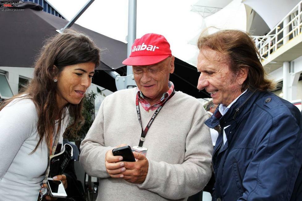 Altbekannte Paddock-Gäste: Niki Lauda mit seinem früheren Rivalen Emerson Fittipaldi, heute Vorsitzender der Fahrerkommission der FIA.