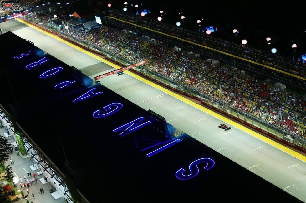 In der Nacht von Singapur stellt Alonso seinen Boliden erneut auf den zweiten Platz.