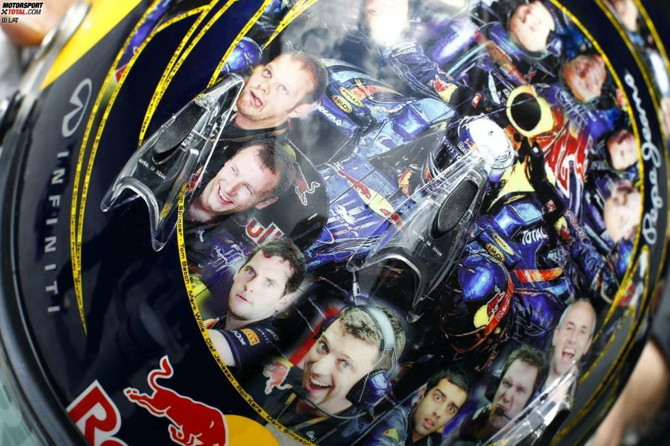 #2: Immer wieder gedachte Vettel auf seinen Helmen auch seinen Kollegen, die sonst weniger im Rampenlicht stehen. So verabschiedete er sich 2008 beispielsweise gebührend von seinem Team bei Toro Rosso, und auch bei Red Bull waren seine Mechaniker häufig auf seinem Kopfschutz verewigt. Lustig war dabei zum Beispiel dieses Design aus Silverstone 2011, bei dem wir uns nicht entscheiden können, welche Person am dümmsten aus der Wäsche schaut!