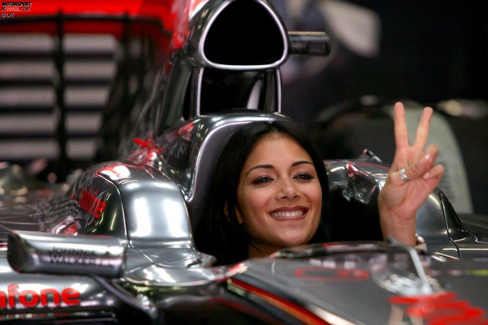 Scherzinger war stets ein beliebter Gast in der McLaren-Garage, sie durfte sogar in Hamiltons Wagen Platz nehmen.