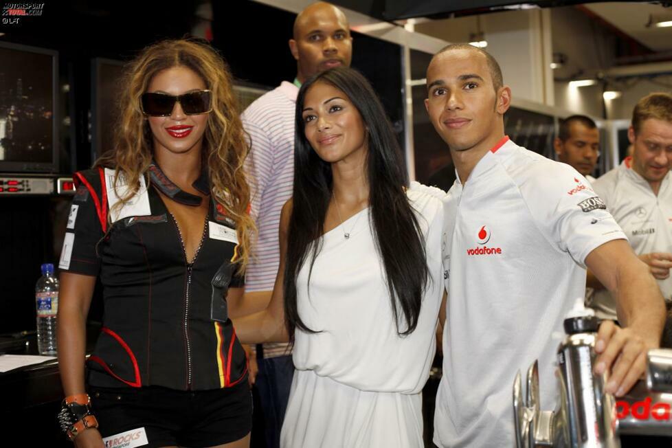 Beide sind absolute Superstars und trafen sich immer gern mit ihres Gleichen. Hier posieren sie 2009 zusammen mit Sängerin Beyonce...