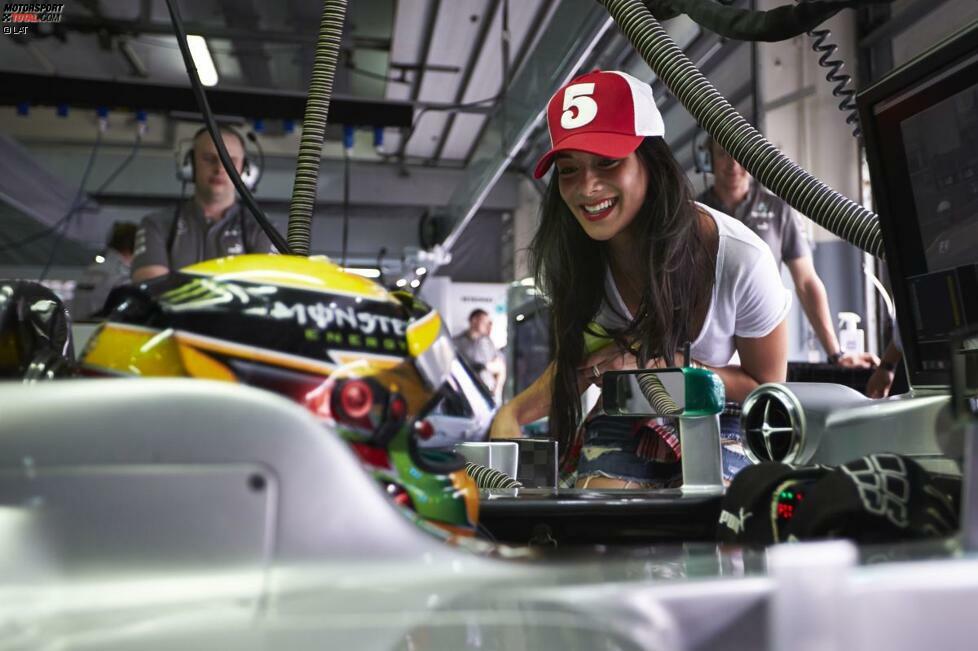 Seit 2007 sind Lewis Hamilton und Nicole Scherzinger (mit Unterbrechungen) ein Paar und ein beliebtes Fotomotiv in der Boxengasse.