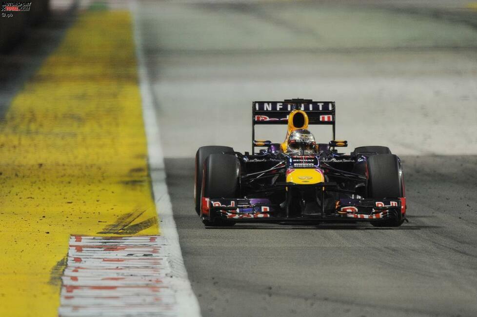 Beim Nachtrennen im südostasiatischen Stadtstaat fährt Vettel nämlich trotz Safety-Car-Phase zur Rennhalbzeit über 30 Sekunden auf den zweitplatzierten Alonso heraus. Die Fans finden die Dominanz des Red-Bull-Piloten langweilig und auch die Konkurrenz rätselt, wie der Deutsche teilweise drei Sekunden pro Runde herausholen konnte.