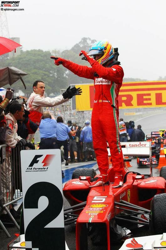 Doch er wird wieder nur Zweiter: Nach Abschüssen von Konkurrenten in Spa und Suzuka zieht ihm Sebastian Vettel davon. Alonso hat gelernt, sich auch zu freuen, wenn er nicht gewinnt. Aber die Experten sind sich einig: Was er 2012 abgeliefert hat, war eine der besten Leistungen in der Geschichte der Königsklasse.