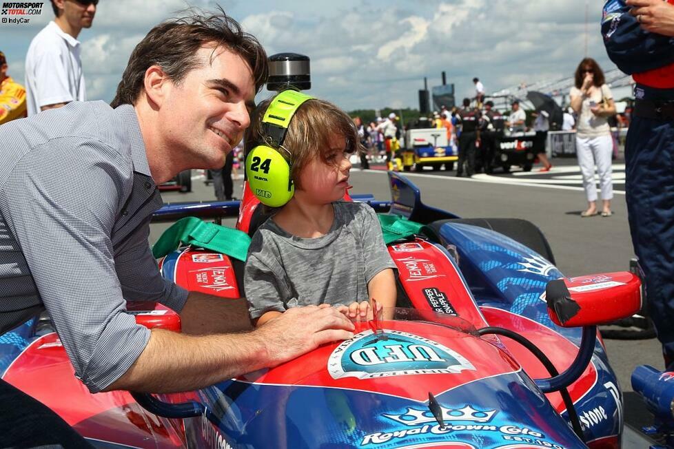 Das viel beachtete und groß umworbene IndyCar-Comeback von Pocono: Selbst NASCAR-Star Jeff Gordon lässt es sich nicht nehmen, den IndyCars einen Besuch auf dem 