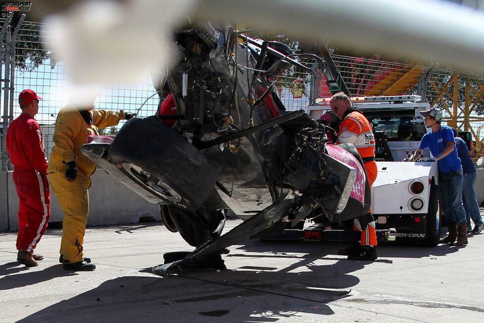 In Houston überschlagen sich dann die Eregnisse: Dario Franchitti erlebt den Horrorcrash der IndyCar-Saison 2013 ...