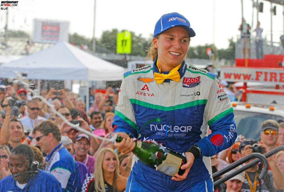 ... die Schweizerin Simona de Silvestro feiert ihre Premiere auf einem IndyCar-Podium ...