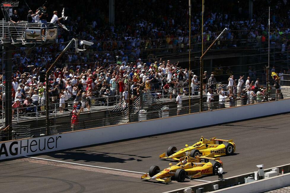Beim Indy 500 verpasst er seinen vierten Sieg nur um Haaresbreite: Ryan Hunter-Reay (Andretti) kreuzt die legendäre Ziellinie aus Ziegelsteinen nach 200 Runden mit 0,060 Sekunden Vorsprung auf Castroneves.