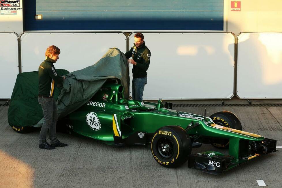 Am 5. Februar 2013, wenige Minuten vor Beginn der ersten Testfahrten der Formel-1-Saison 2013, enthüllt Caterham in Jerez den CT03. Mit dem grünen Hoffnungsträger will das malaysisch-britische Team in seiner vierten Saison in der Formel 1 endlich den Anschluss ans Mittelfeld schaffen. 