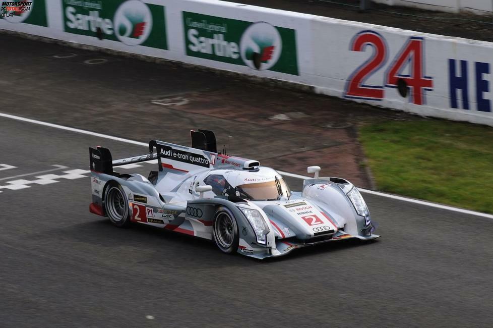 Es folgte der große Auftritt beim größten Rennen der Welt: Le Mans. Beim berühmten 24-Stunden-Rennen in Frankreich spielte das Trio seine Stärken aus.