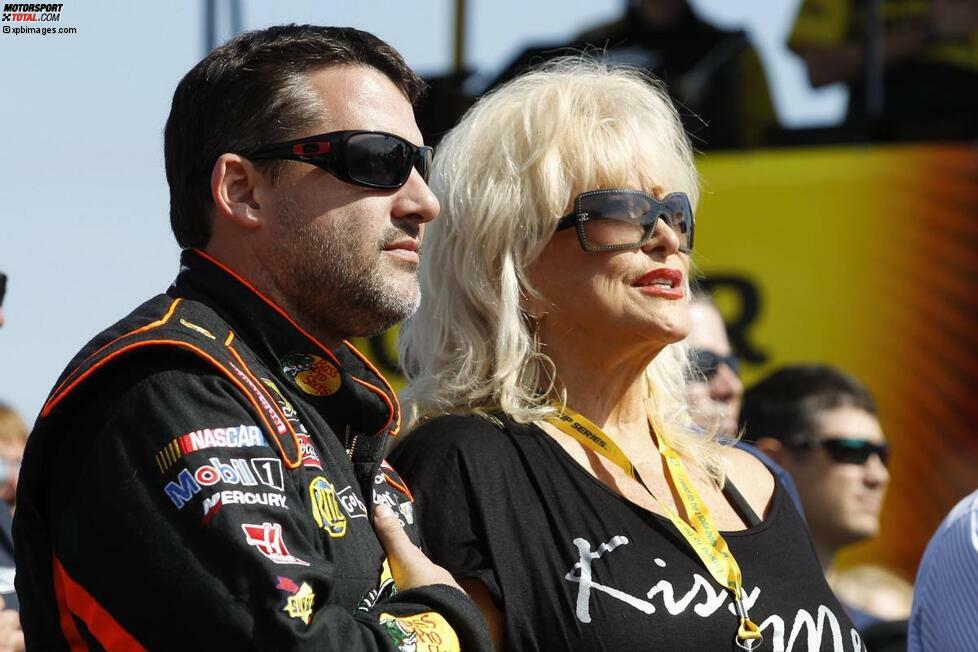 Hymne: Tony Stewart und Linda Vaughn