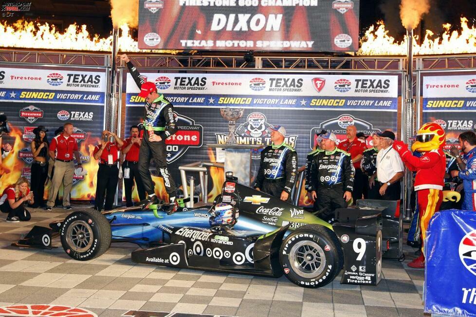 Zwei Wochen nach dem Indy 500 schafft es Dixon auch mit dem Speedway-Kit in die Victory Lane. Er gewinnt auf dem Texas Motor Speedway in Fort Worth. Der dritte und letzte Saisonsieg gelingt ihm ...