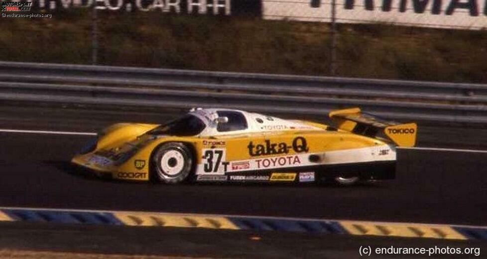 1989 fuhren Toyota und Dome zweigleisig. Der neue 89C-V (hier mit Geoff Lees, Johnny Dumfries und John Watson) schaffte es ebenso wenig über die Distanz wie ...