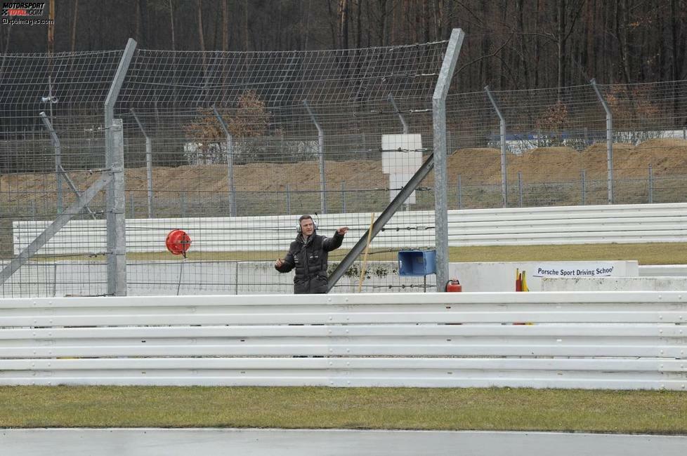 Trotzdem war der frühere Formel-1-Pilot in diesem Jahr nur Zaungast bei der DTM, wie hier bei den Tests vor Saisonbeginn. Schumacher gehörte nicht mehr länger zum Fahrerkader, sondern konzentrierte sich nun voll und ganz auf seine Rolle im Teammanagement.