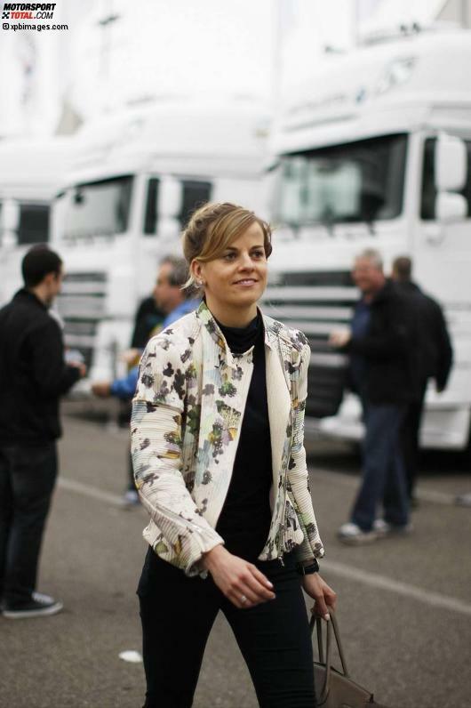 Auch Williams-Testfahrerin Susie Wolff ist oft bei der DTM vor Ort. Kein Wunder: Ihr Ehemann Toto Wolff ist schließlich ebenfalls häufig im Fahrerlager anzutretten - er ist der neue Mercedes-Sportchef und Nachfolger von Norbert Haug.