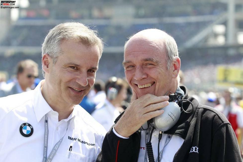 Dort ist die Stimmung meist sehr angenehm, wie dieses Foto beweist. BMW-Motorsport-Direktor Jens Marquardt und Audi-Sportchef Wolfgang Ullrich tauschen hier wohl gerade nette Anekdoten aus. Und das in der Startaufstellung vor dem Rennen...