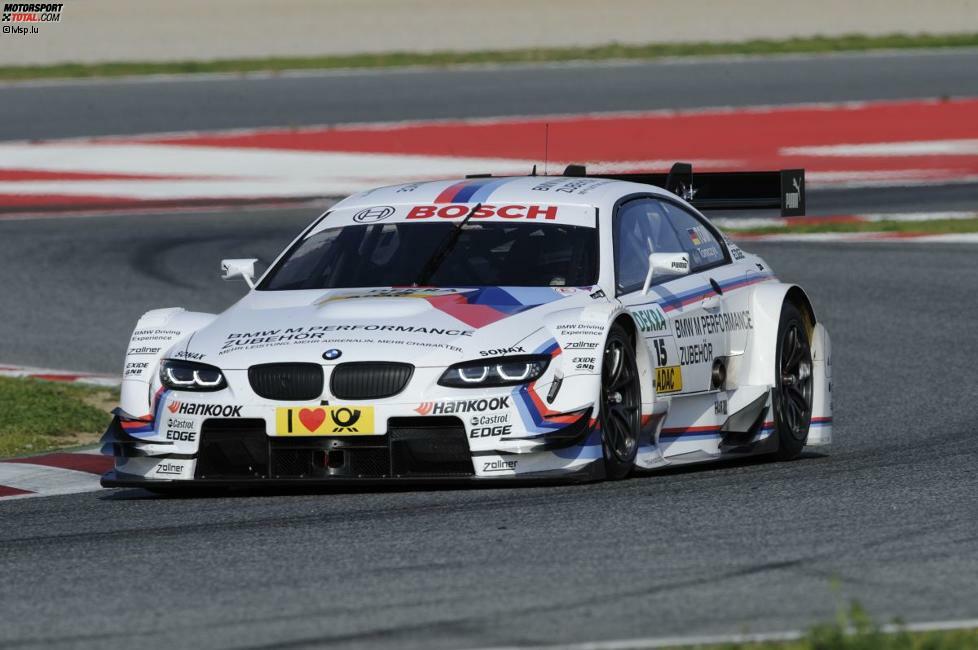 Gewohnte Farben für Martin Tomczyk: Sein M3 DTM rollt wie zuvor im klassischen M-Design aus der Garage und wirbt für die Zubehör-Serie der BMW-Tochter.