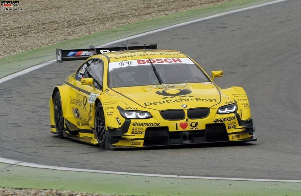 Da geht die Post ab - und am Steuer sitzt Timo Glock. Wie schon bei seinem Formel-1-Debüt 2004 in Kanada für Jordan bekommt der Hesse ein quittegelbes Auto. Man könnte es als gutes Omen verstehen oder einfach als wirtschaftliche Entscheidung, den neuen Star in den Wagen des vielleicht wichtigsten Sponsors zu setzen.