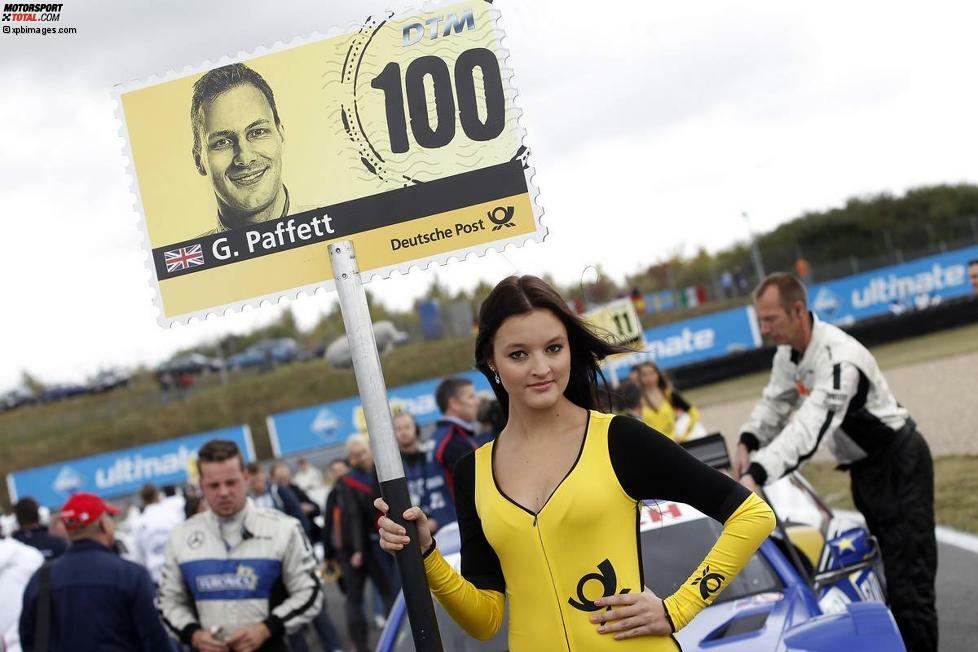 Einen Vorteil aber haben die Rennfahrer: Wenn es mal kühler wird, sind sie in ihren mehrlagigen Overalls gut aufgehoben. Die DTM-Gridgirls hingegen können ihr Outfit jedoch durch Ärmlinge erweitern und müssen so auch nicht frieren.