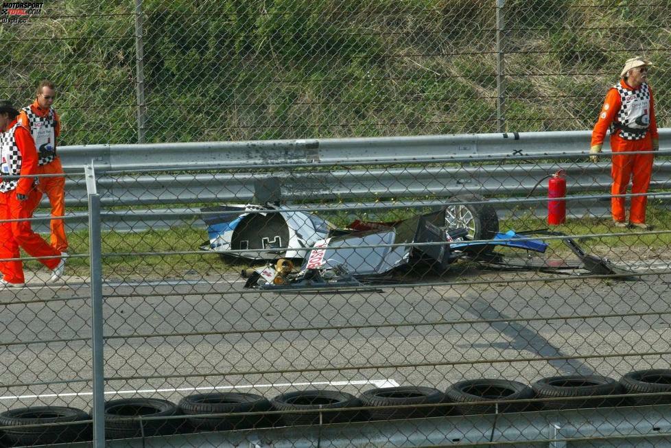 Bei der Zufahrt auf die Start-Ziel-Gerade war Peter Dumbreck etwas zu schnell. Sein opel rutschte vom Asphalt auf den schmalen Grünstreifen - es gab kein Halten mehr. Mit rund 180 km/h schlug der Brite ein und überschlug sich mehrfach.
