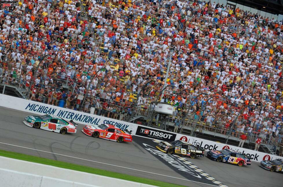 Juni 2008: Erster Punktesieg im Benzinkrimi von Michigan. Danach fällt Earnhardt in eine tiefe Formkrise, die fast genau vier Jahre dauert.