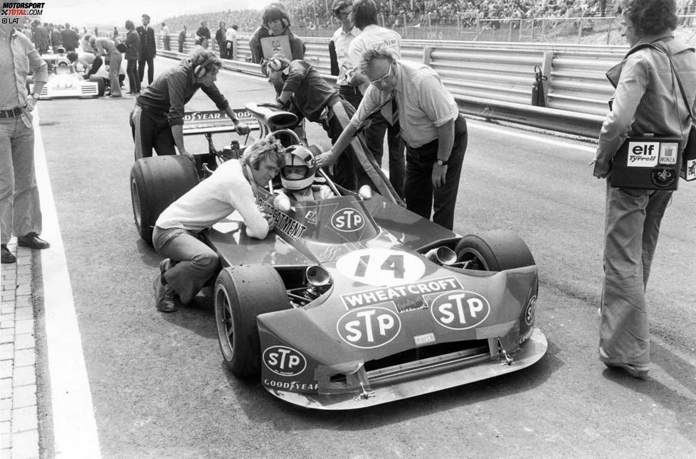 Mosley hatte 1969 das Formel-1-Team March gegründet. Das M im Teamnamen stand für ihn: Mosley (M) war Finanzberater, Alan Rees (AR) Sportdirektor, Graham Coaker (C) Produktionschef und Robin Herd (H) Konstrukteur.