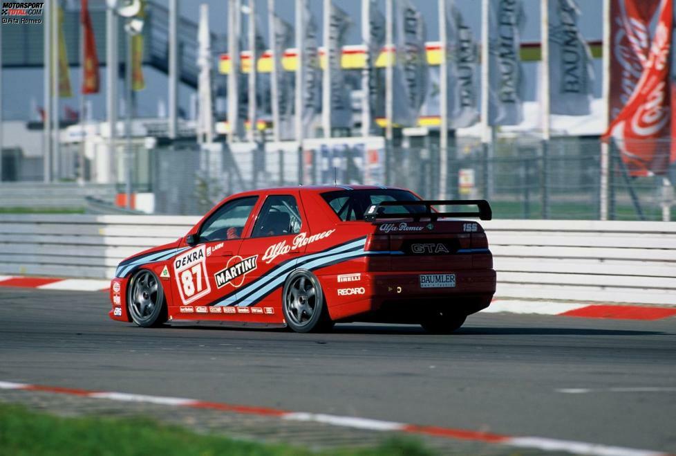 Nicola Larini: Nach einigen Formel-1-Einsätzen steigt der Italiener 1993 mit Alfa Romeo in die DTM ein - und wird schon im ersten Jahr im 155 V6 TI Meister! Sein größter Formel-1-Erfolg, der zweite Platz im Ferrari als Ersatzmann für Jean Alesi 1994 in Imola, wird vom Tode Ayrton Sennas überschattet.