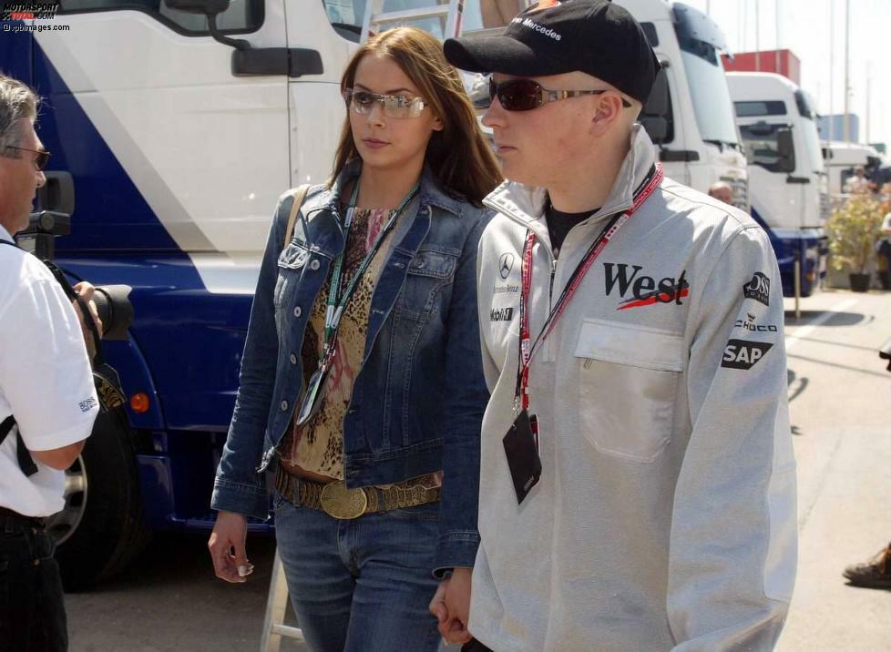 Kimi Räikkönen soll es mit der Treue nie so genau genommen haben, munkelt man. Ob das wahr ist oder nicht, entzieht sich unserer Kenntnis, aber seine Liebe zur Miss Skandinavien 2001, Jenni Dahlman, ist über die Jahre deutlich abgekühlt. Nach fast neun Jahren Ehe wurde das finnische Traumpaar im Februar 2013 offiziell geschieden. Typisch 